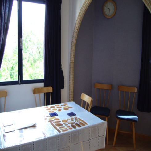 Dining area arch to kitchen